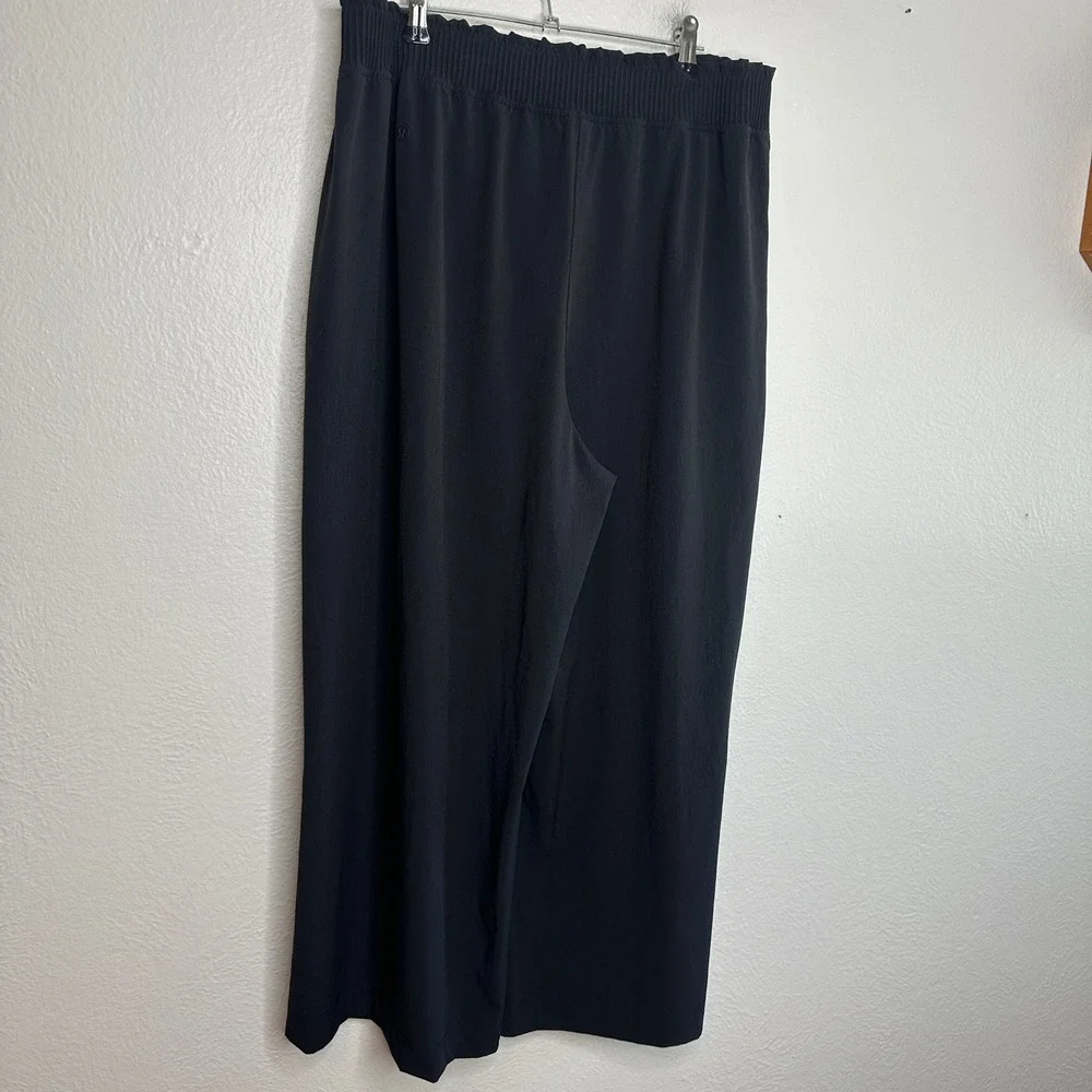Lululemon Stretch Woven Ruffle-Waist Wide-Leg Cropped Pants Black LW6CWBS Size L